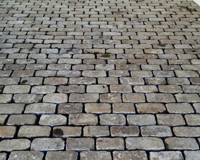 The consistent size and pattern of this cobblestone installation provides a more formal feel